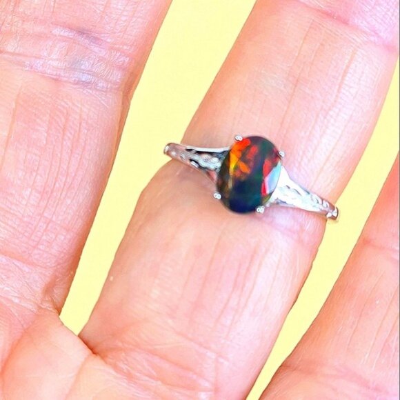 925 Sterling Silver Ring with Natural Black Opal 8x6mm - Picture 5 of 6
